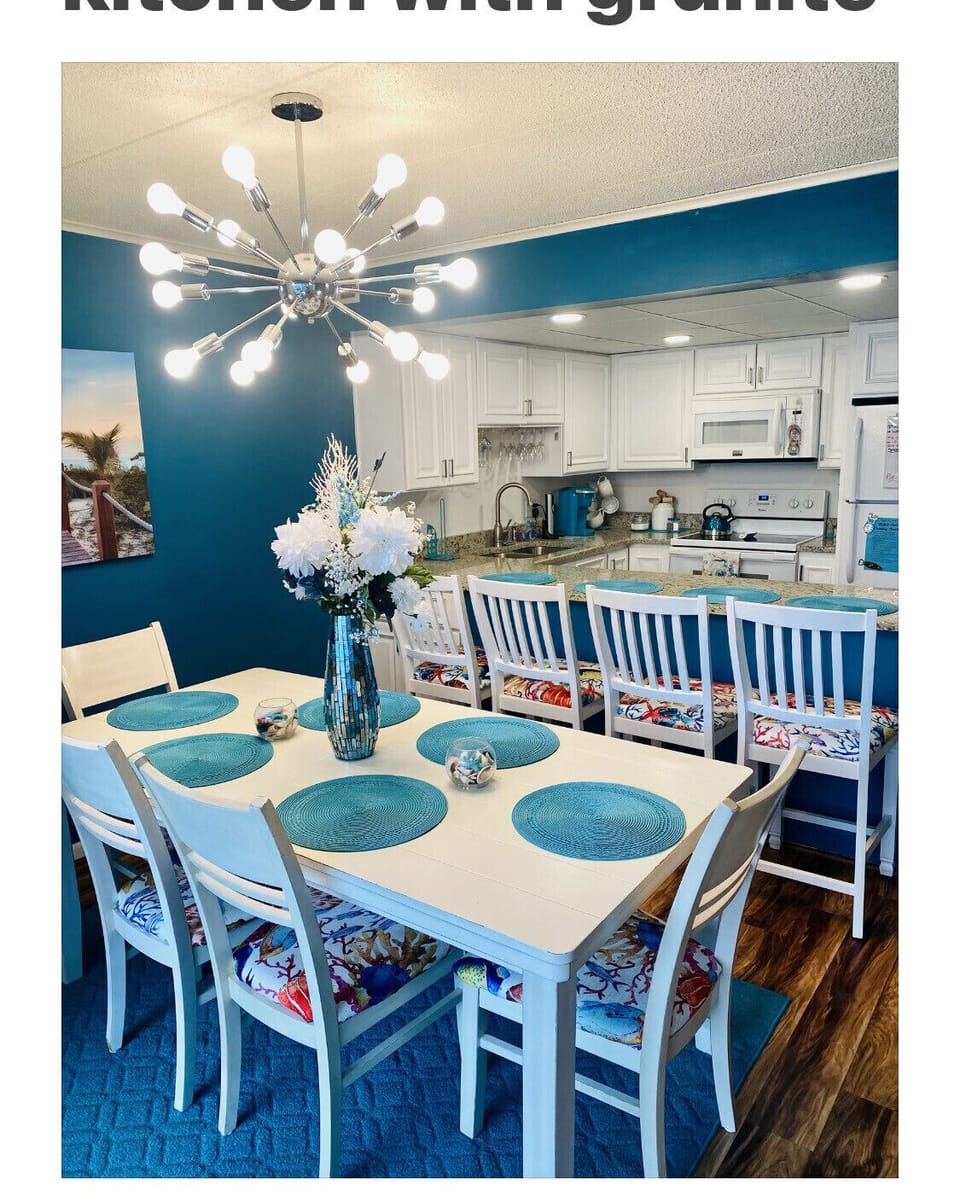 Dining room & kitchen seating for 10 