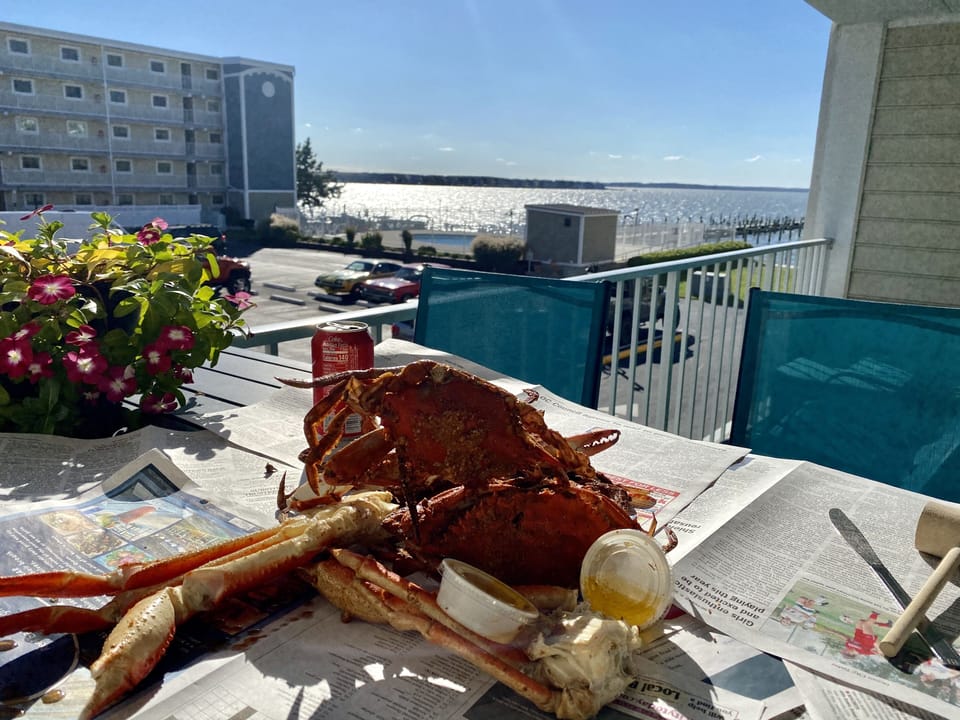 Eating crabs on the balcony with this amazing view