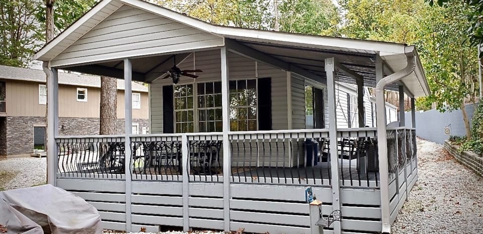 Back Porch w/outdoor dining