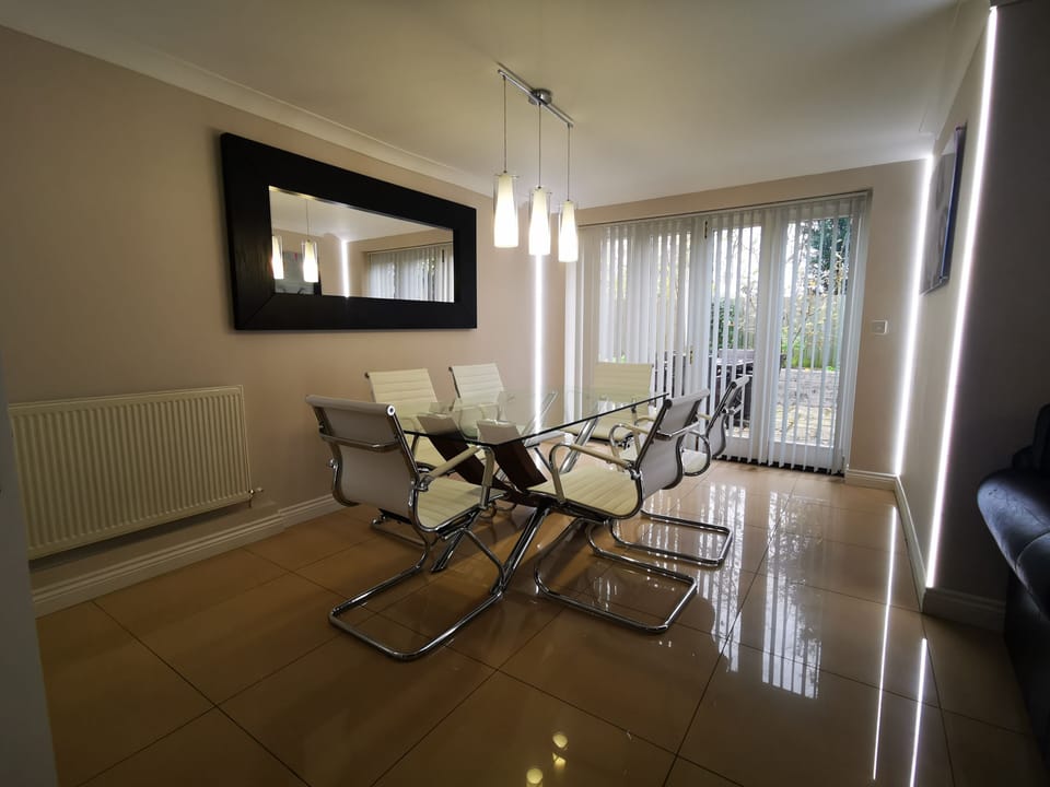 Lounge diner 4 bed cottage