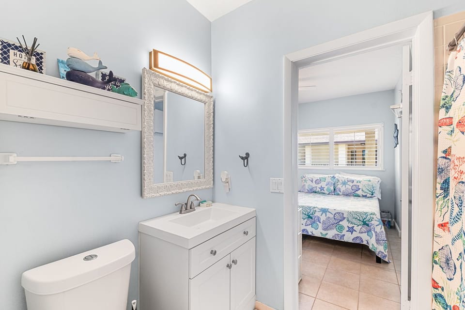 Access from both bedrooms