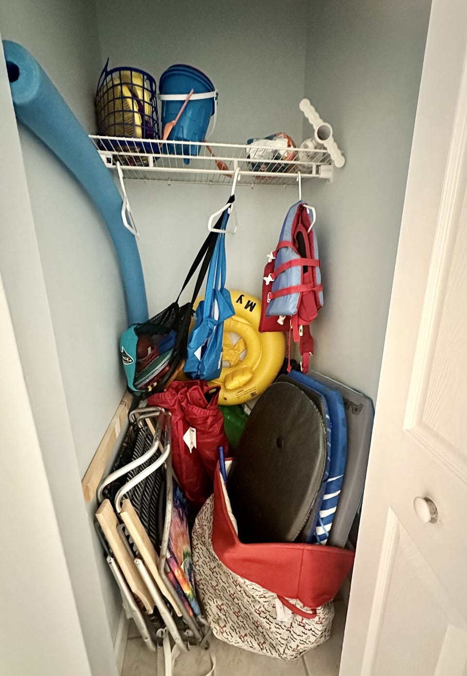 Beach and pool toys/gear