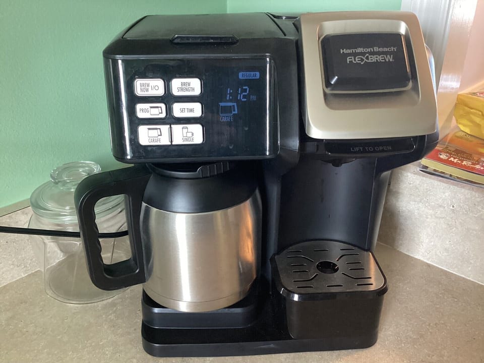 Hamilton Beach FlexBrew coffee machine. Single serve and thermal full pot option