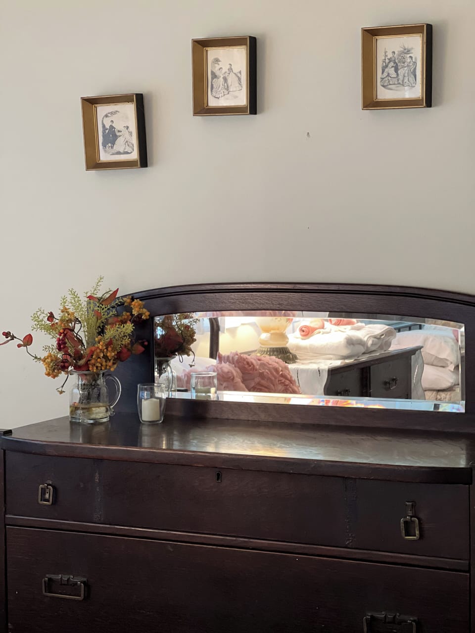 Pink bedroom details