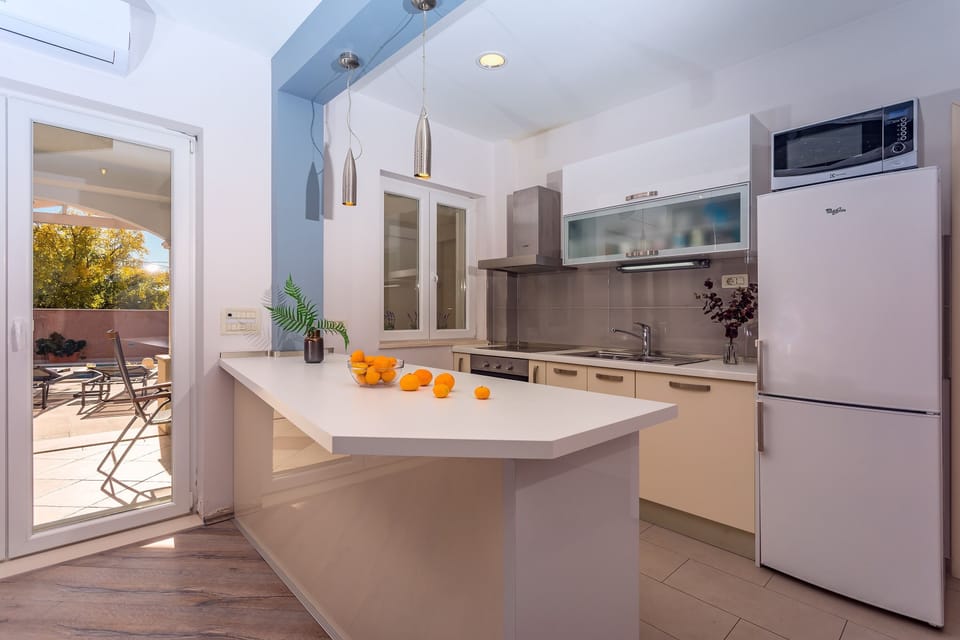 Fully equipped kitchen and exit to the pool area