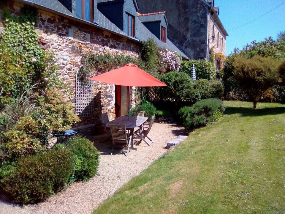 South facing terrace/ terrasse 