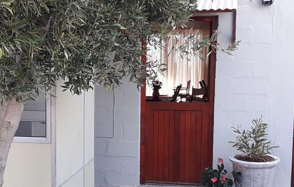 Private entrance and vehicle parking at the door.