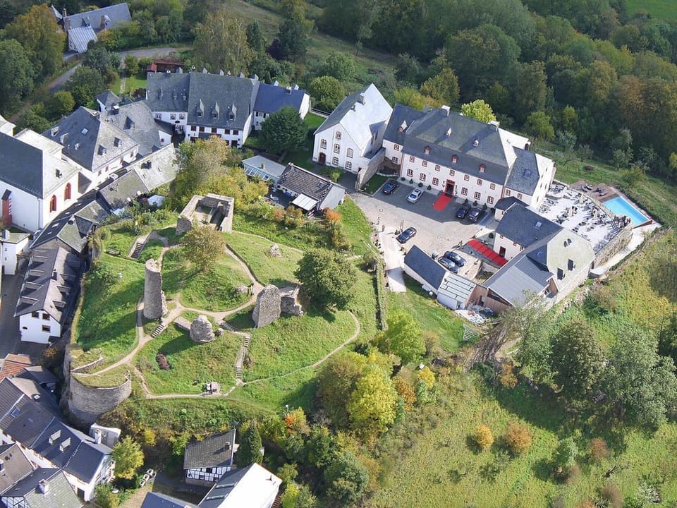 Romantic Suite Superior - Burghaus and Villa Kronenburg House in Vulkaneifel