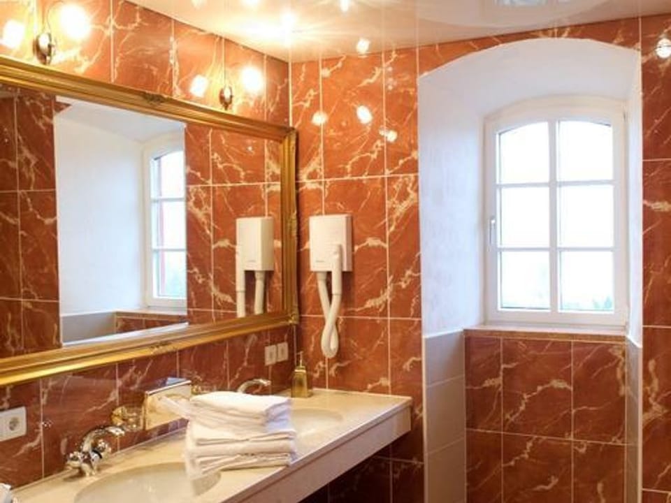 Romantic Suite Superior - Burghaus and Villa Kronenburg House in Vulkaneifel