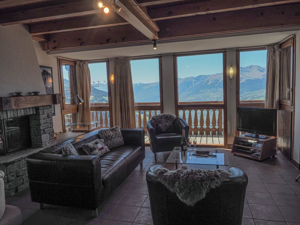 Spacious lounge area and view