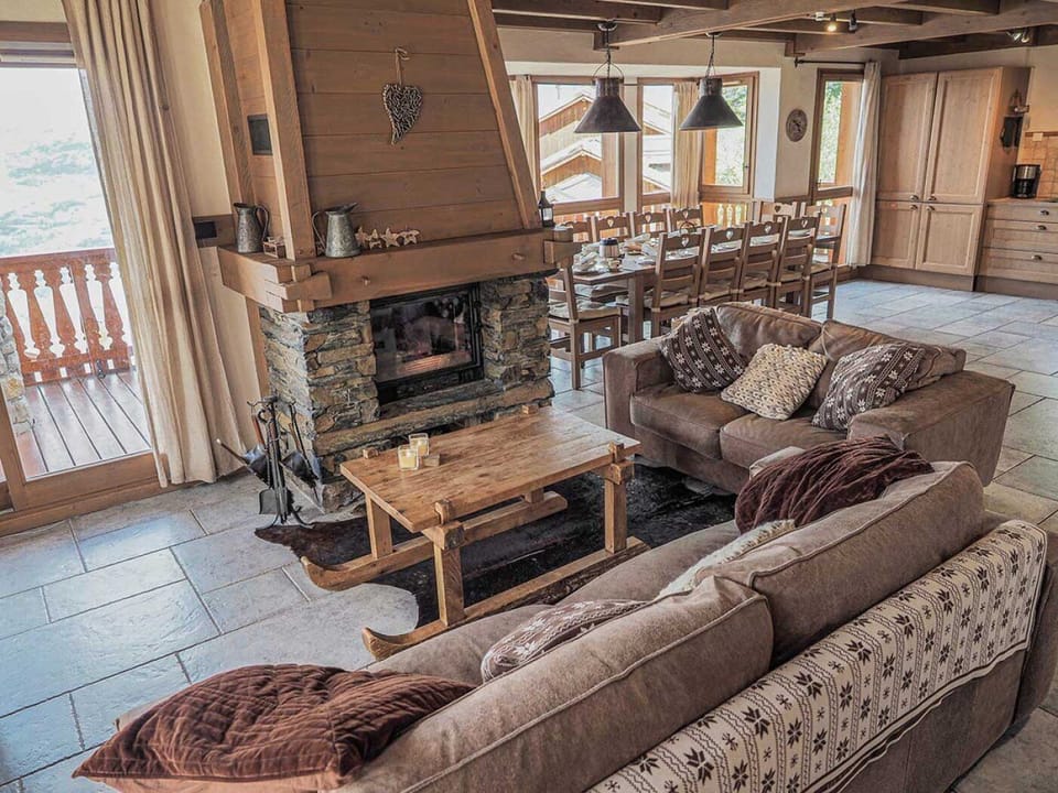 Living room area in Le CairnComfortable lounge area with real log fire