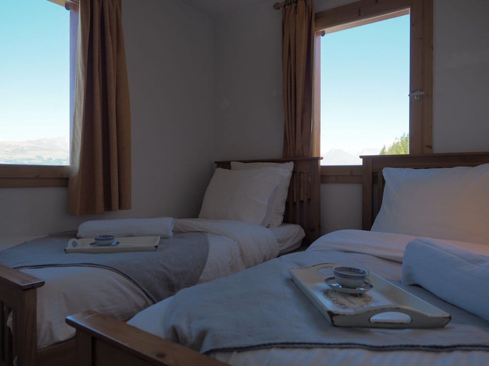 Twin bedroom with amazing views