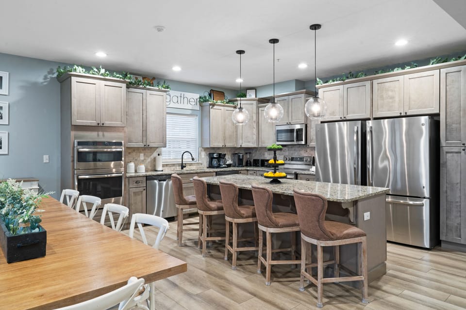 Full Kitchen and Dining Area