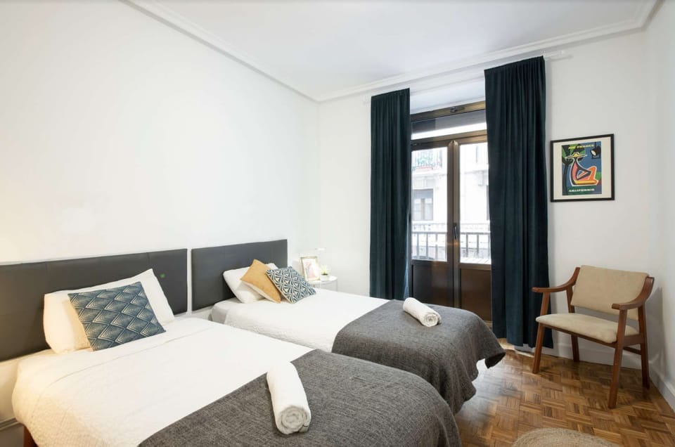 Bedroom with two single beds and balcony