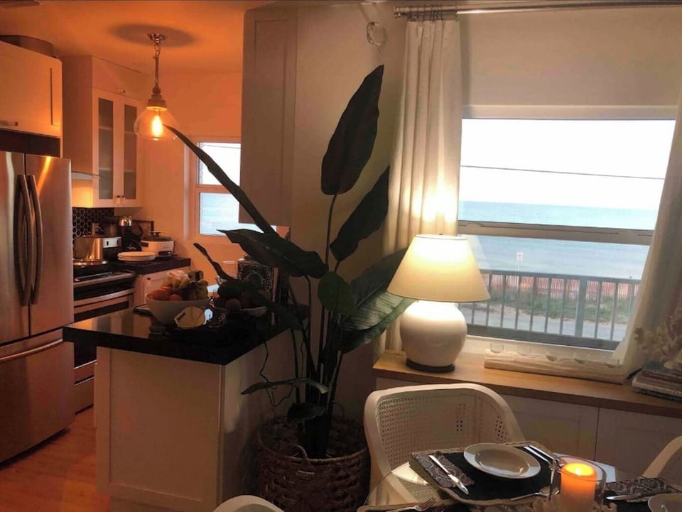 Dinning room and kitchen overlooking the ocean
