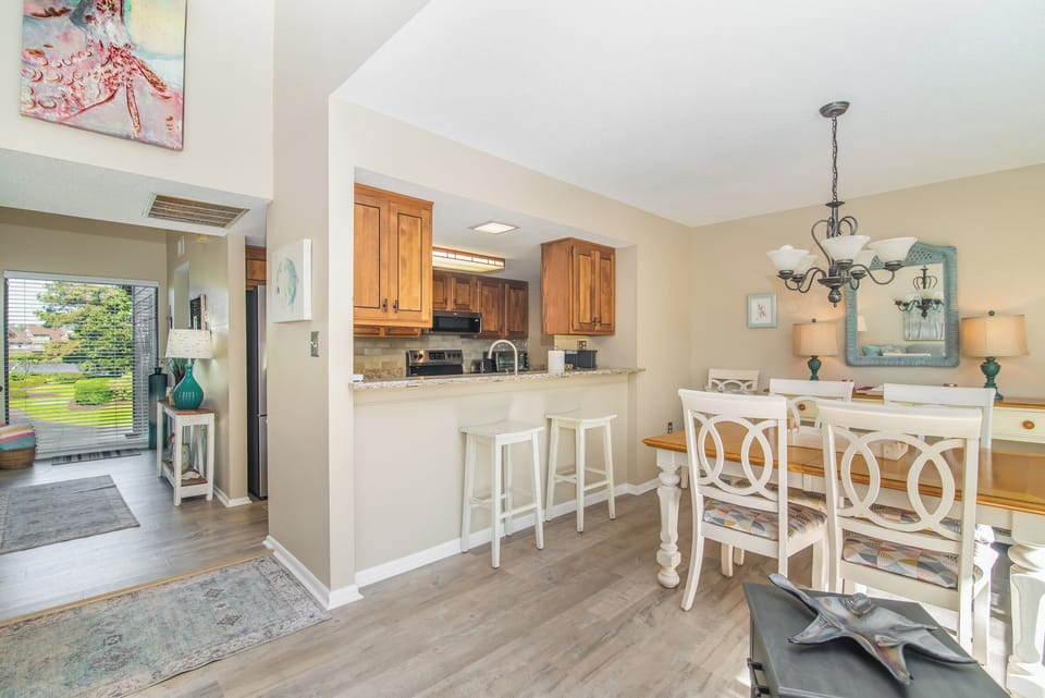 Dining/Kitchen Area