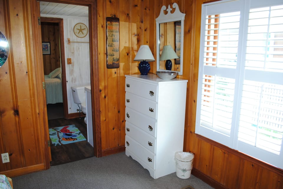 Bunk Bed (Full on Bottom, Twin on Top)