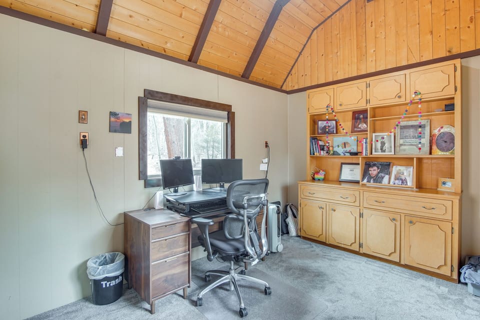 Detached Bunk House | Workspace