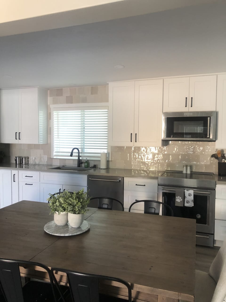 Full Service Kitchen with Plenty of Storage