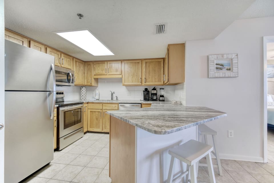Phoenix VI unit 210, Orange Beach Alabama, 2 Bedroom/2 Bathroom. 2nd Floor. Sleeps 8. Managed by Island Rentals