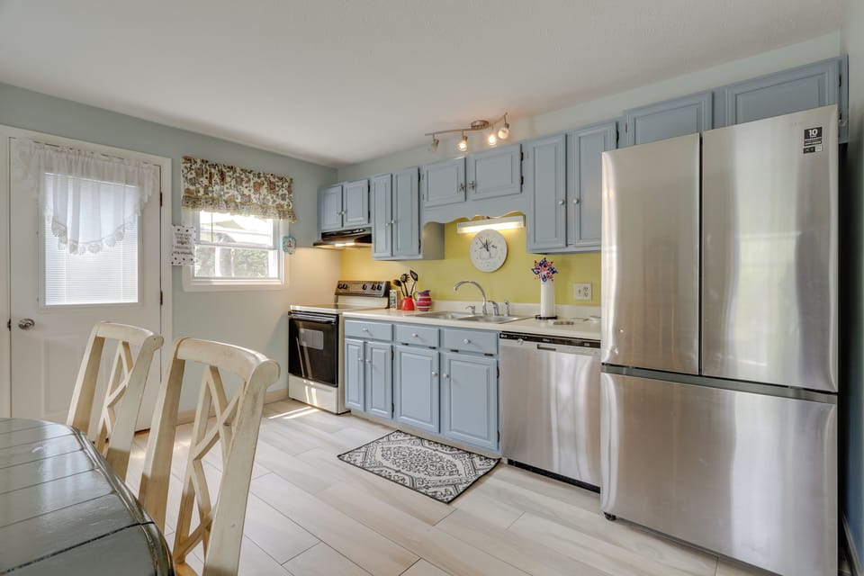 Kitchen | Cooking Basics | Dishware/Flatware | 1st Floor
