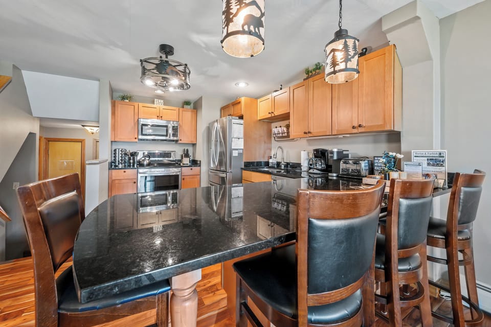 Fully equipped kitchen with island seating