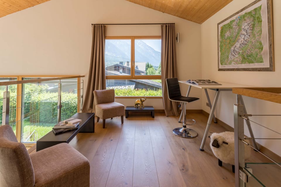 Reading/Office snug on upper mezzanine