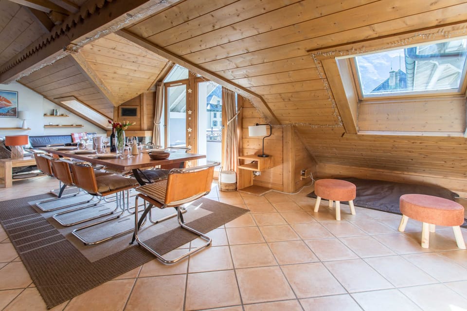 Open plan living space perfect for entertaining families or groups