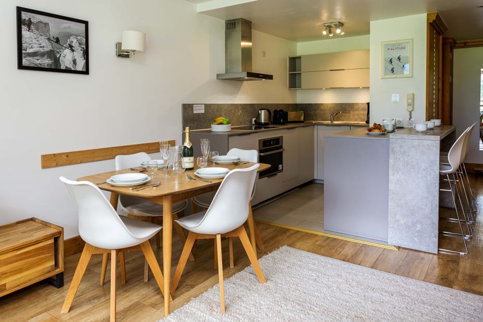 Dining table seats 6
