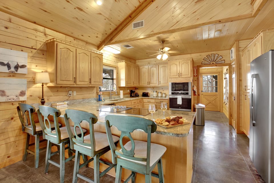 Dining Area - Kitchen Island