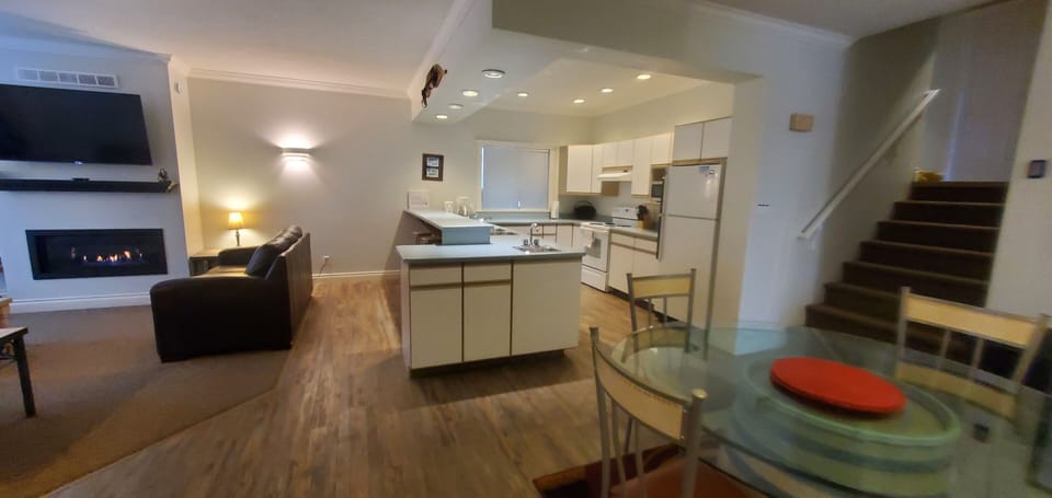 Spacious fully stocked kitchen with 4 barstools.