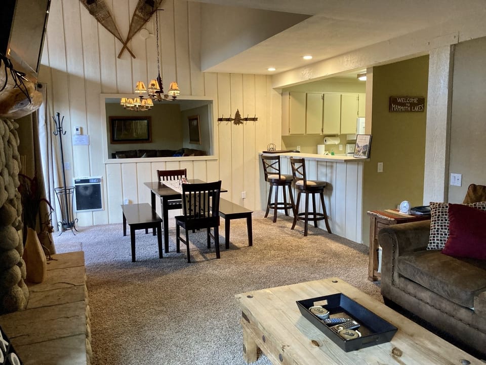 Dining room with seating for 6 and additional Bar seating for 2