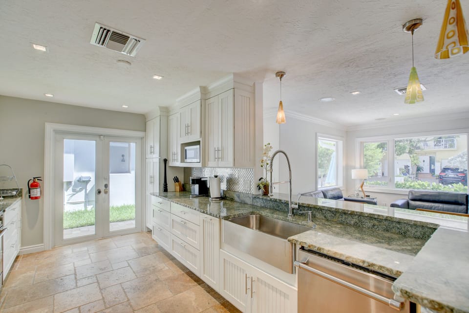Gourmet modern kitchen