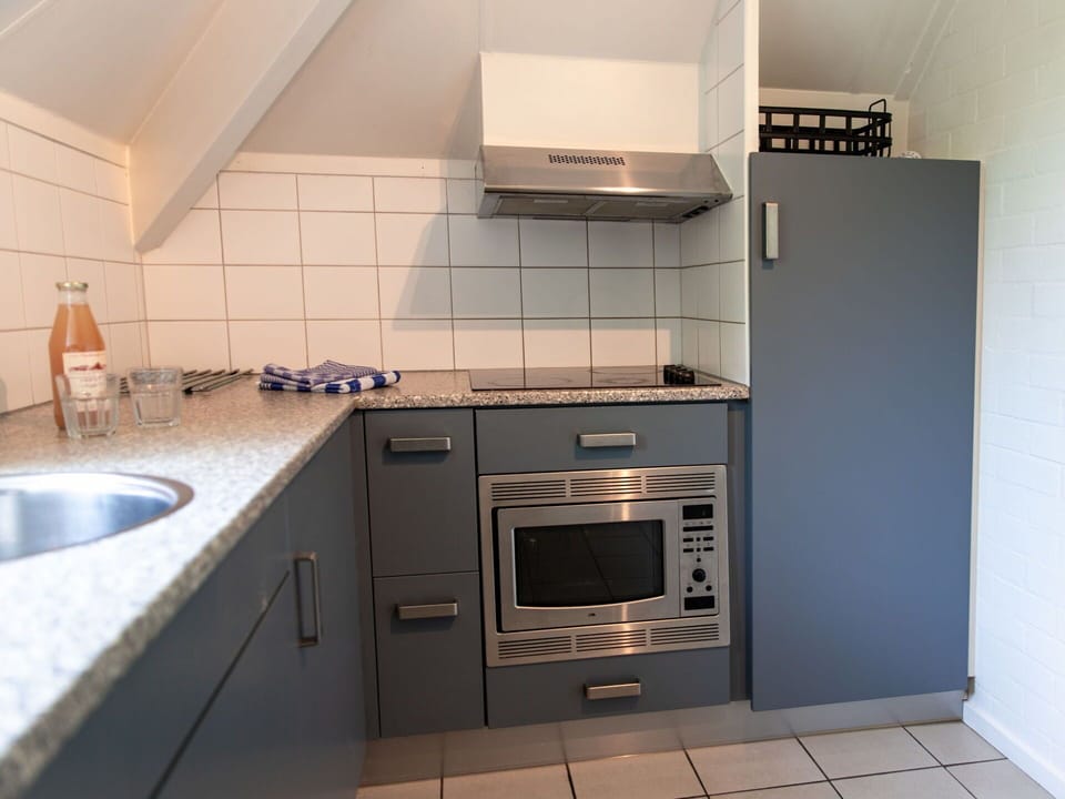 Cabinetry, Kitchen Sink, Sink, Property, Building, Tap, Countertop, Wood, Plumbing Fixture, Kitchen Stove