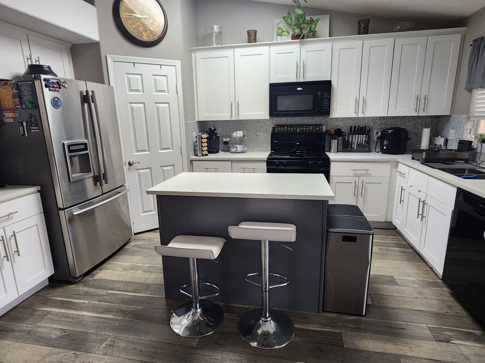 Open Kitchen and breakfast nook