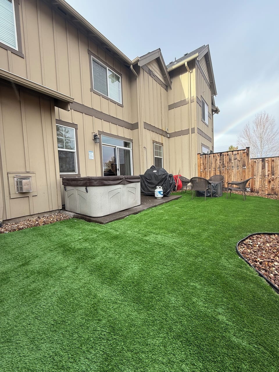 Backyard w AstroTurf, grill/outdoor fireplace (with propane), & hot-tub