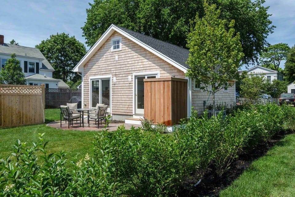 Cottage Features 2 Brick Patios & Outdoor Shower