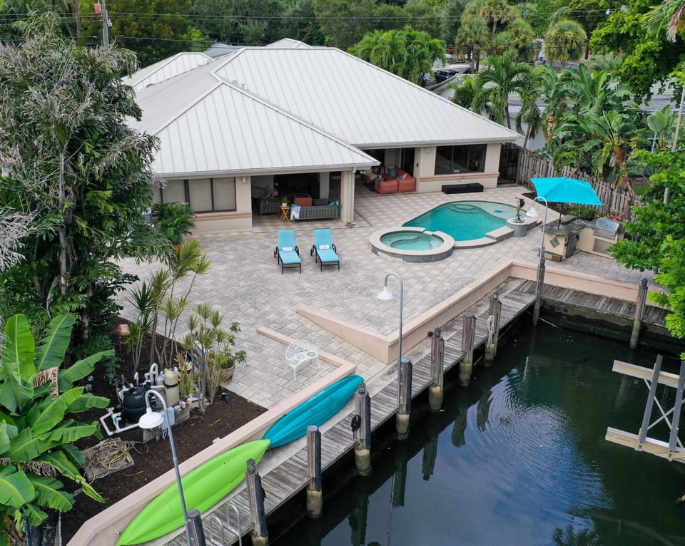 Lanais, Shelldeck, Gas Pool/Tub, 140'dock, Yaks/SUP, BBQ Bar , Firepit, on Water