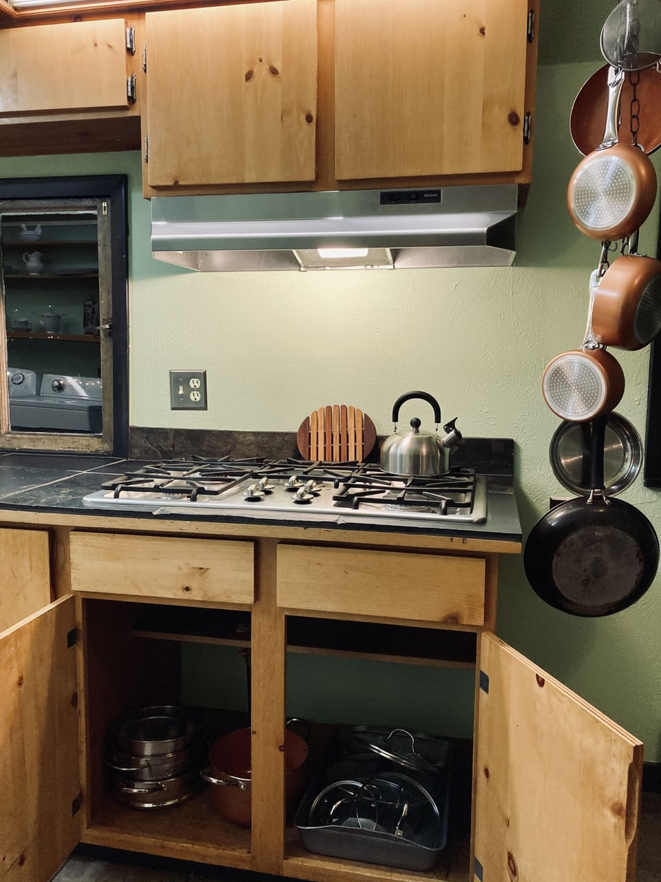 5 burner gas stove with all new pots and pans.  Baking pans available as well.