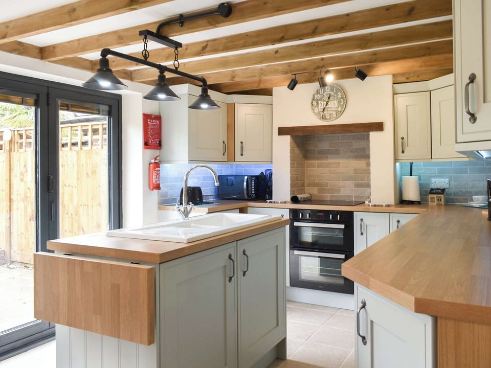 Kitchen/diner | Well Cottage, Horsham