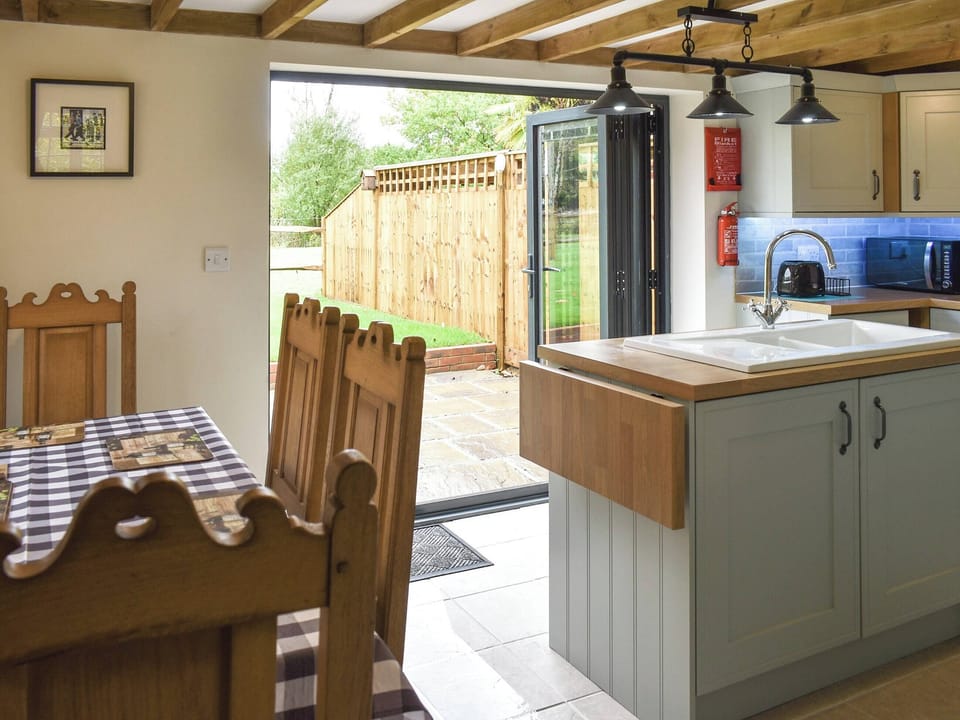 Kitchen/diner | Well Cottage, Horsham