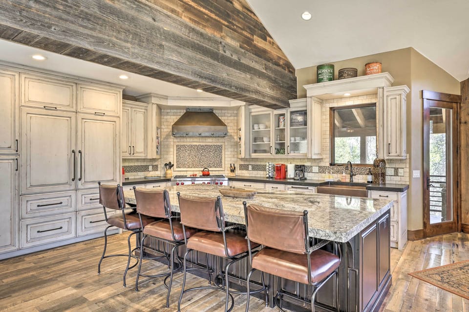 Fully Equipped Kitchen | Wolf + Subzero Appliances