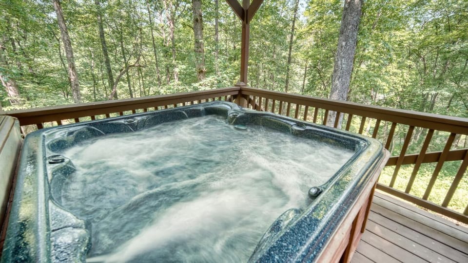 Hot tub overlooking the woods and Sugar Creek