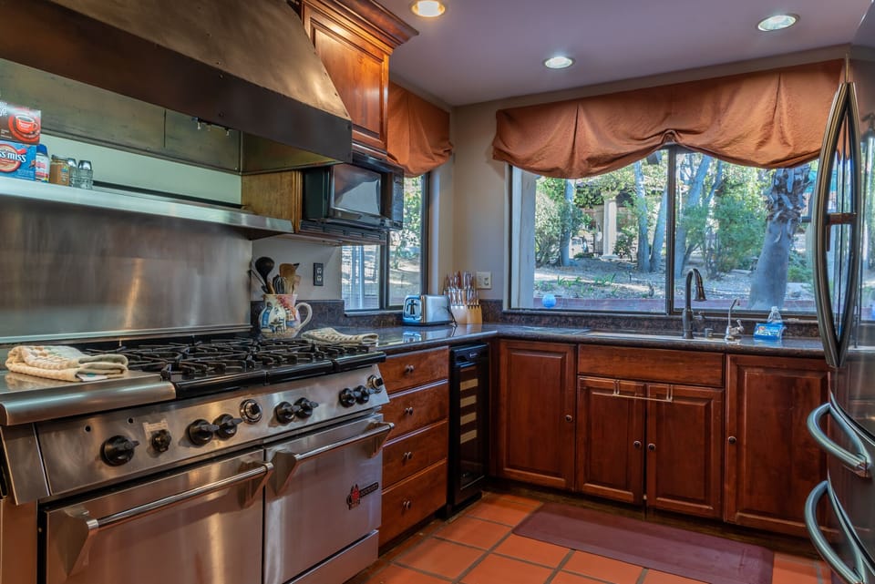 Kitchen - Well Appointed Gourmet Kitchen
