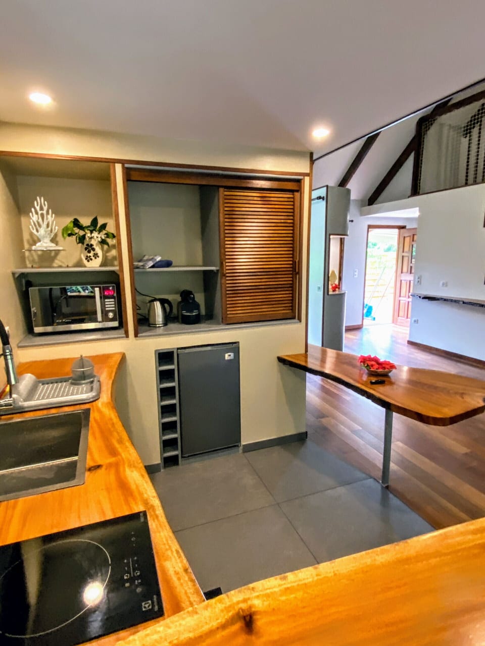 The fully equipped and fitted kitchen