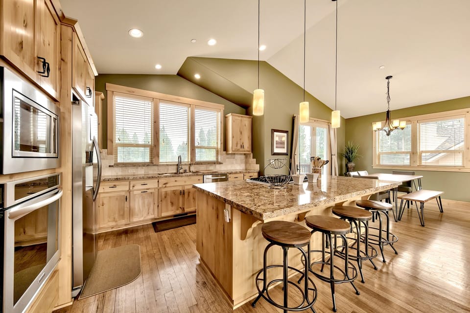 Kitchen ready for your family feasts.