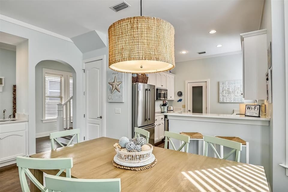 Dining - Complete with a Wet Bar