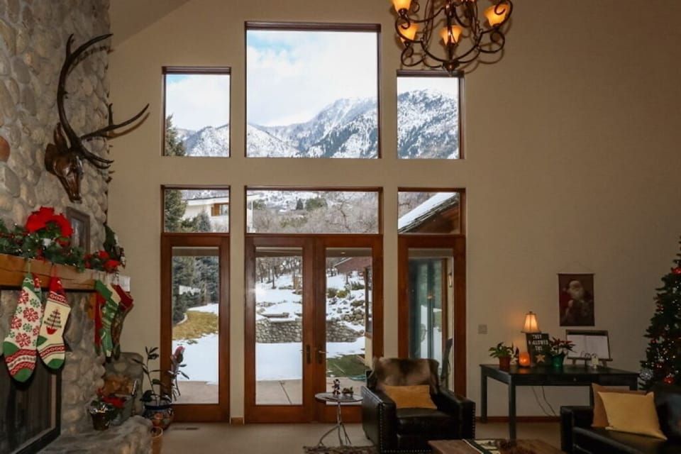 Views are absolutely breathtaking from the living rooms large windows!