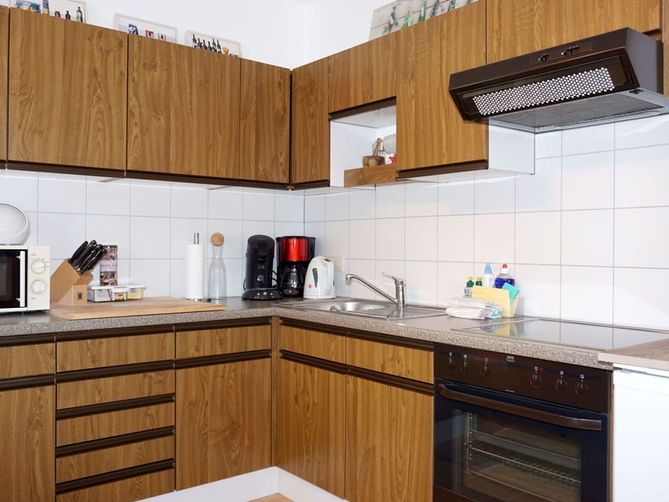 Cabinetry, Countertop, Kitchen Sink, Property, Building, Tap, Sink, Kitchen Stove, Kitchen Appliance, Wood