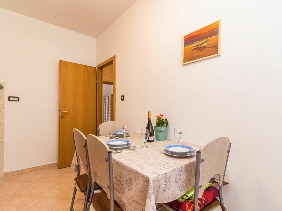 Room, Property, Furniture, Building, Table, Dining Room, Yellow, Real Estate, Interior Design, House